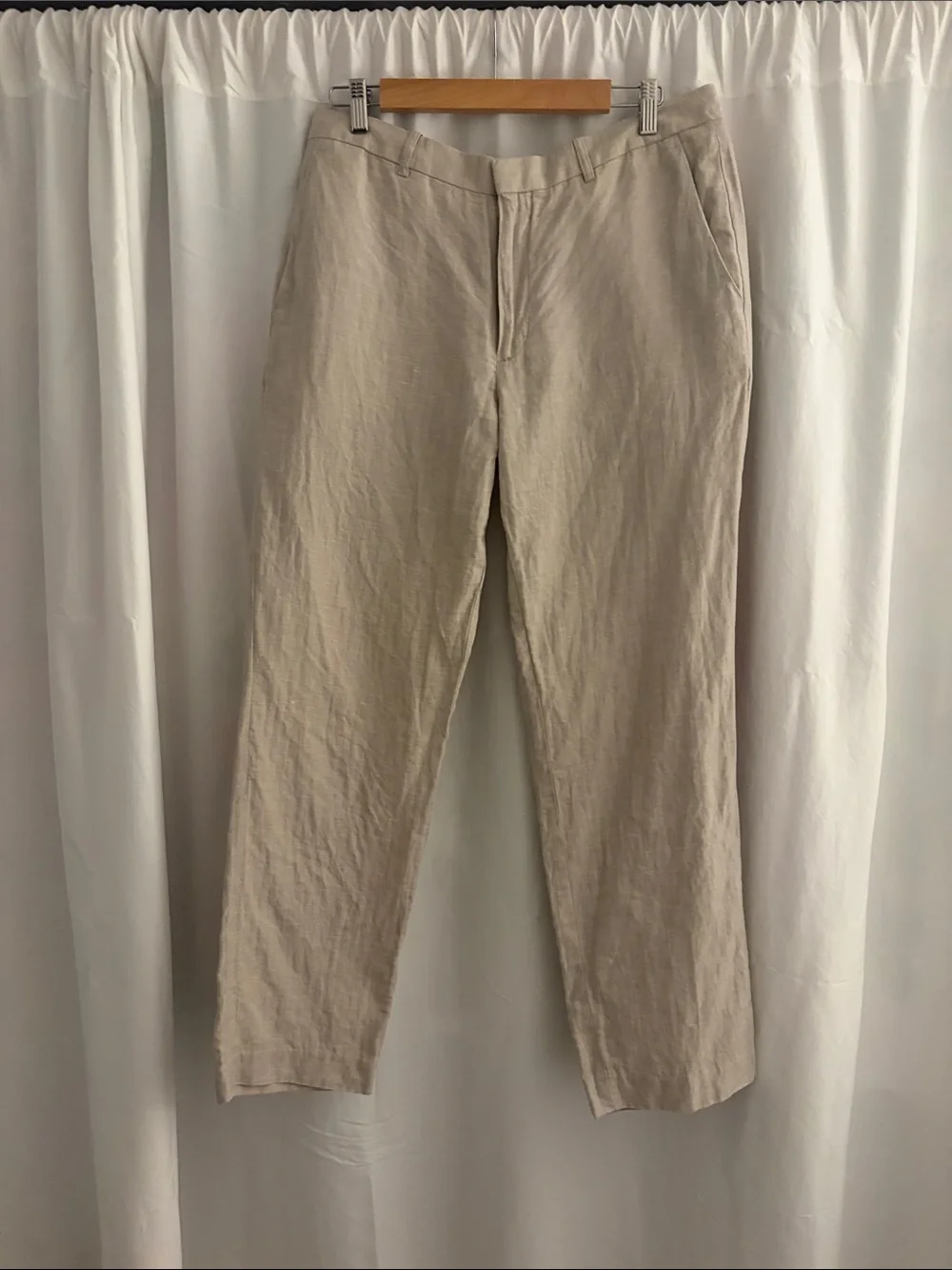 Men’s linen pants.